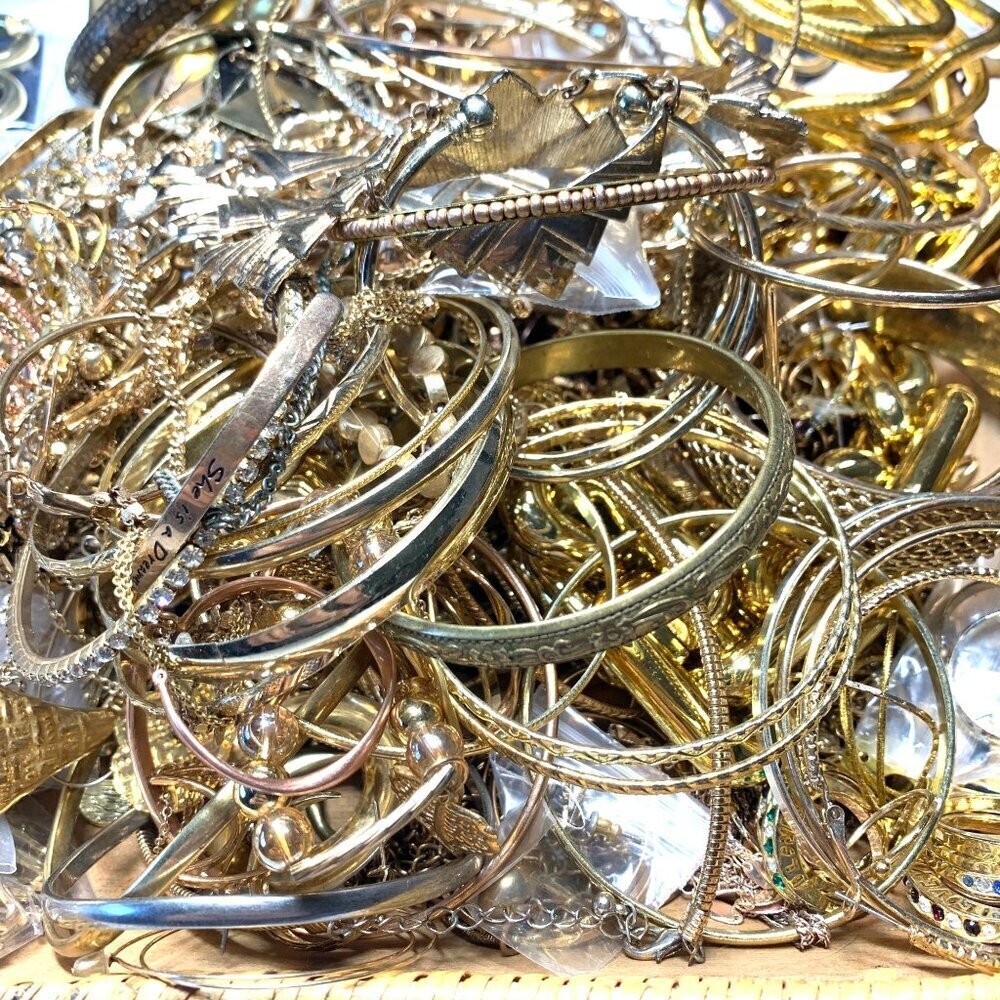 1lb Gold & Gold-Tone Jewelry Bundle - Fun Wearable Mix Many Styles - Picture 4 of 12